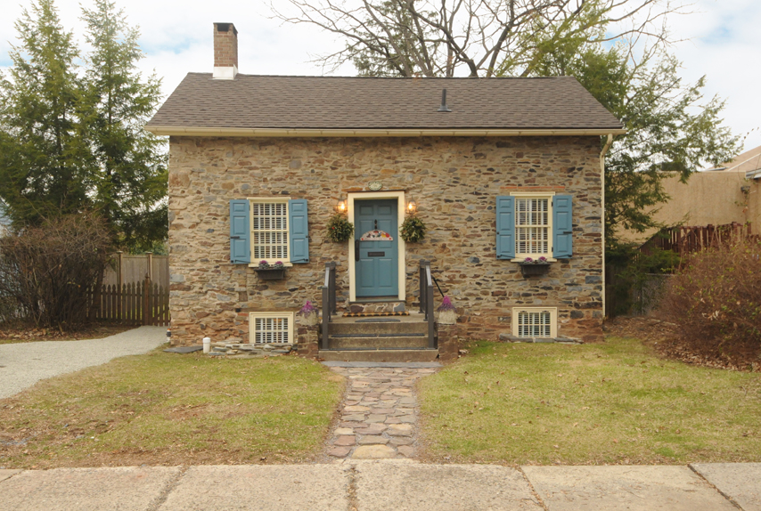 The Stewart-Lee House, with a new driveway has been impeccably ...