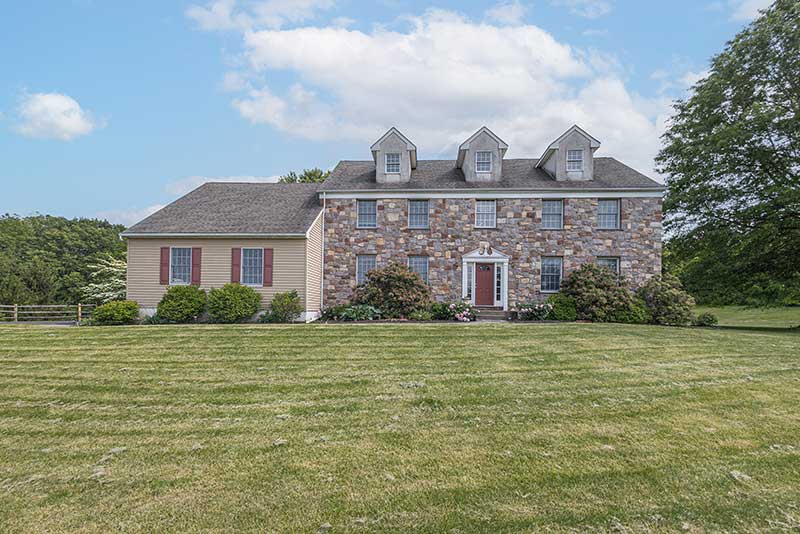 104 Gallows Run Rd
Riegelsville, PA 